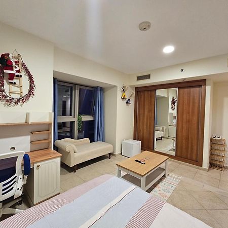 Super Host At Highest Residential Tower In The World, Private Rooms In A Shared Apartment Дубай Экстерьер фото