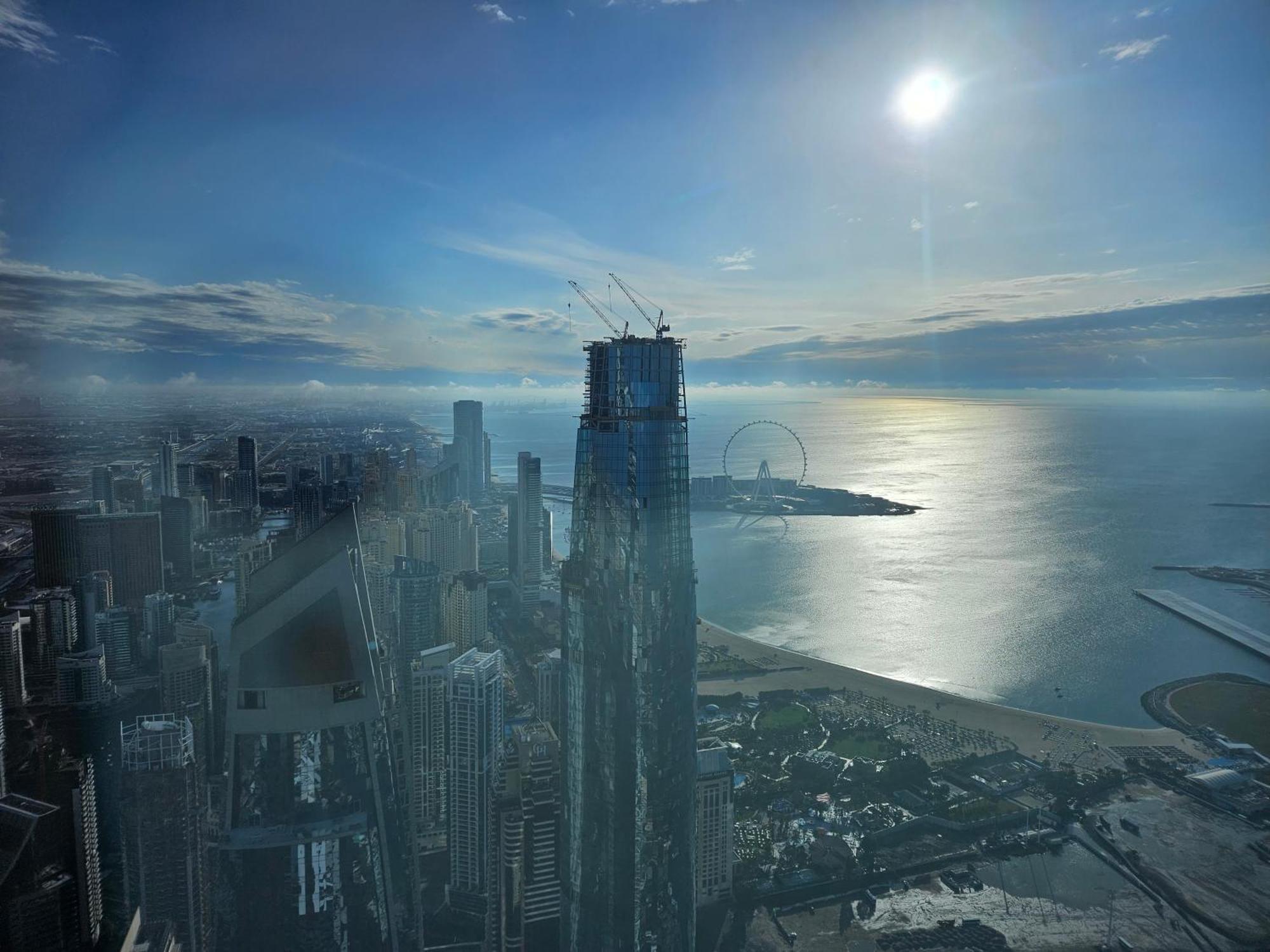 Super Host At Highest Residential Tower In The World, Private Rooms In A Shared Apartment Дубай Экстерьер фото