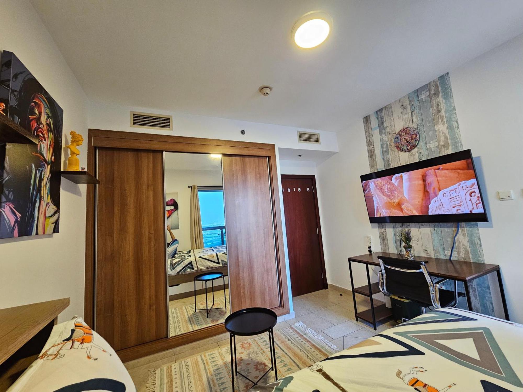 Super Host At Highest Residential Tower In The World, Private Rooms In A Shared Apartment Дубай Номер фото